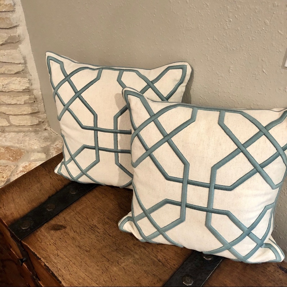 Blue and White pattern pillow set